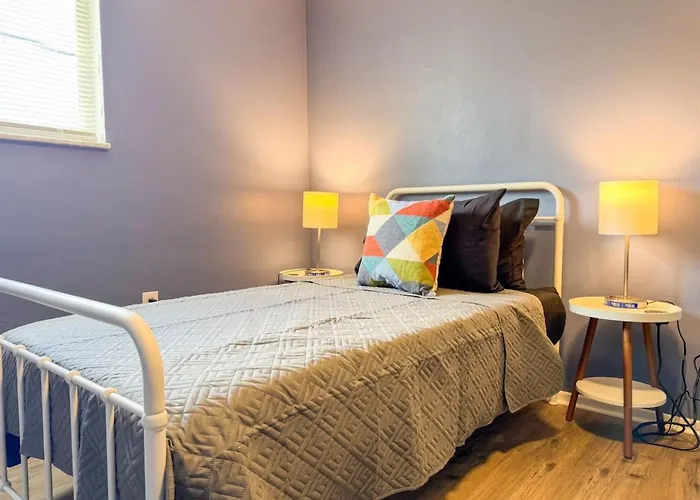 Cozy 2 Bedroom With 5 Beds Sofa Bed And Wifi Apartment
